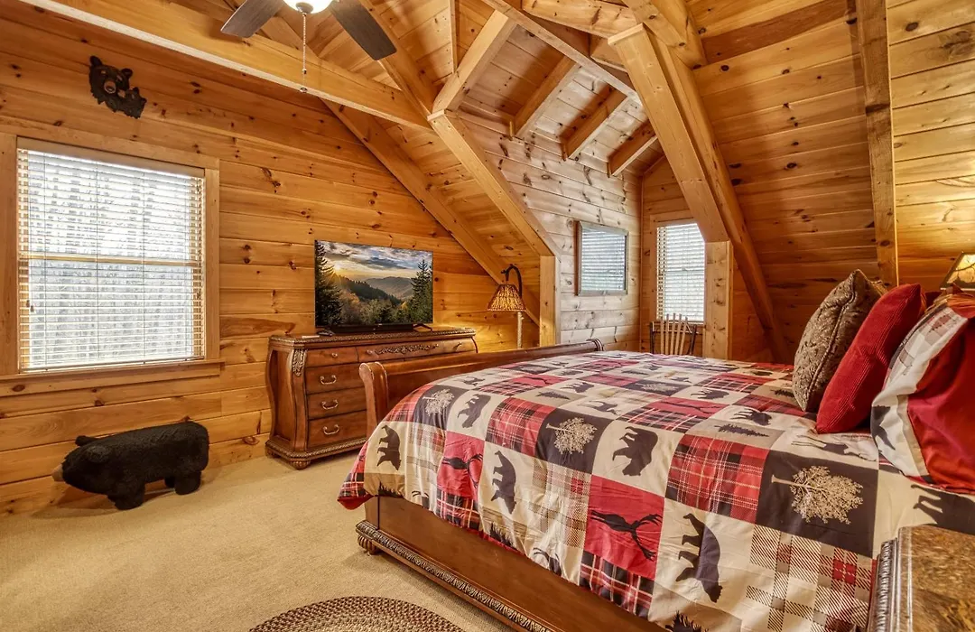 Bear Hug Cabin Gatlinburg Convenient To Everything!-1